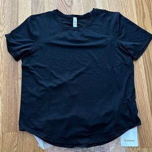 Lululemon Black run and train T-Shirt NWT size 6